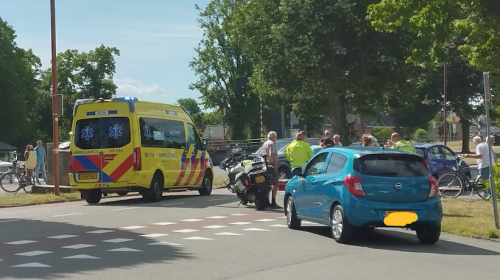 Fietser raakt gewond op de Handelskade