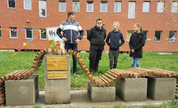 Studenten Tech Campus bouwen mee aan circulair bankje in Meanderpark Nieuwegein