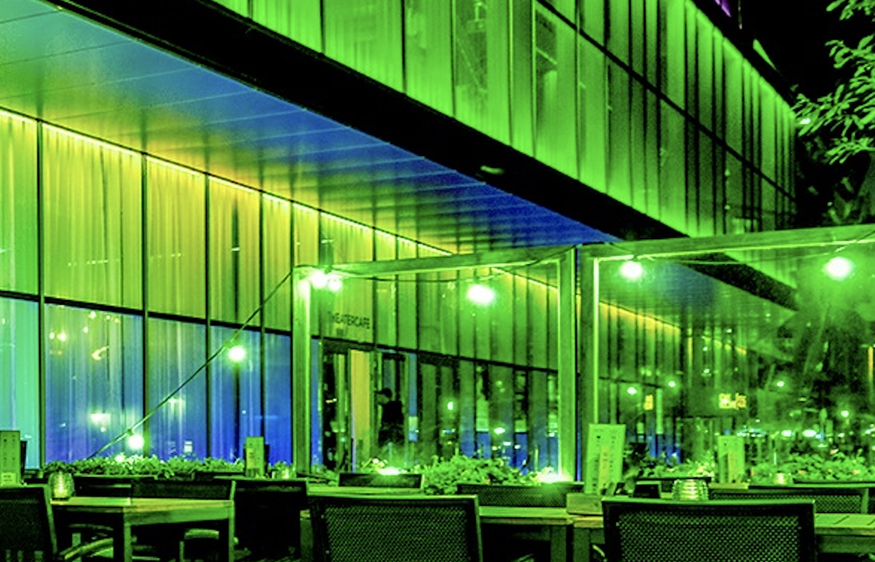 Applaus voor de zon – DE KOM schittert nu ook op het dak