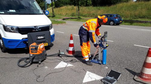 RMN plaatst wegdeksensoren om gladheid te kunnen voorspellen