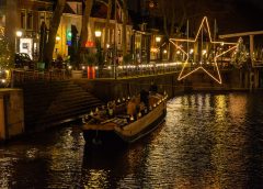Kaarsjesvaart door Vreeswijk in kerstsfeer