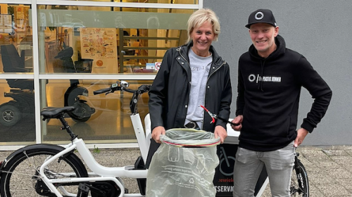 Opruimactie Galecop Debbie van Rooijen en ‘No Plastic Runner’ Erik Wierstra