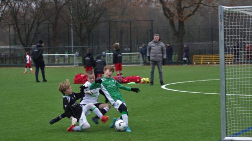 Jonathan JO10-3 – JSV JO10-1: ‘Met Sinterklaas geven wij geen cadeautjes weg’