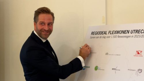 Handtekening van De Jonge voor 1500 flexwoningen in Utrecht: ‘We gaan in hoog tempo bouwen’