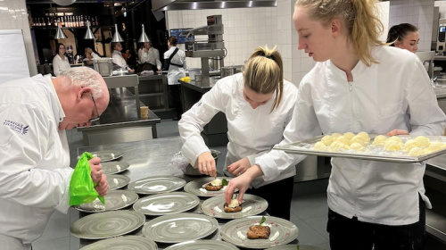 Burgemeester Nieuwegein kookt voor Reinaerde