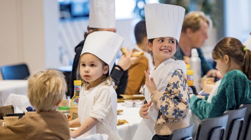 Kinderen Nieuwegein vieren Nationale Pannenkoekdag op het Horeca & Toerisme College