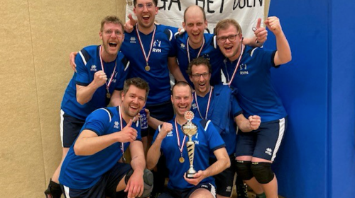 Recreanten Volleybal Nieuwegein pakken de beker in Leiden