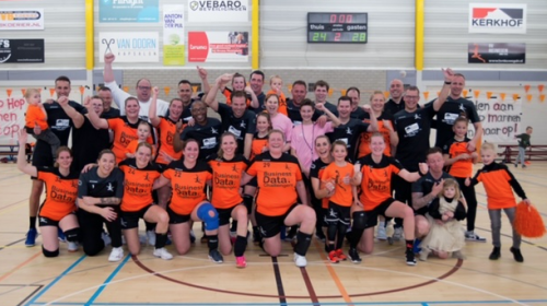 Dames 2 Handbalvereniging Nieuwegein tegen de mannen