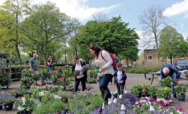 Plantjesmarkt bij Dorpshuis Fort Vreeswijk