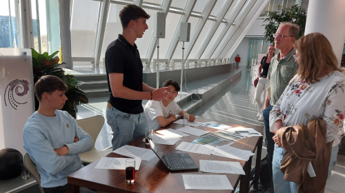 Gemeente Nieuwegein ontvangt leerlingen Cals College voor presentatiemarkt