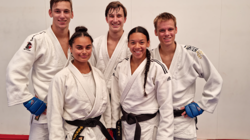 Jiu-jitsuka’s uit Nieuwegein op jacht naar eremetaal in Kazachstan