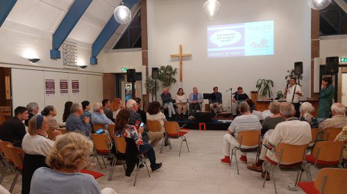 Stellingen over taal en democratie leiden tot levendige discussies in De Voorhof