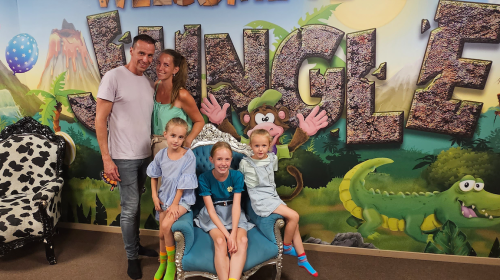 Superfans uit Nieuwegein van Monkey Town worden in het zonnetje gezet