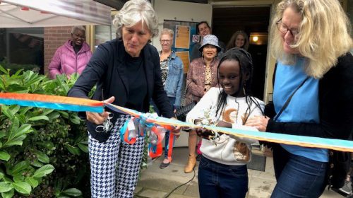Wethouder Marieke Schouten heropent vernieuwde Buurtkamer Merwestein
