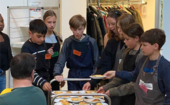 Tieners koken de wereld rond in Fort Vreeswijk