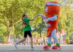 Nieuwegeinse kleuters dansen in videoclip met Joggy & Nikki op Het Wortellied
