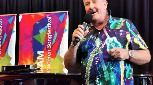 Gary Davidson uit Nieuwegein opnieuw in prefinale Ouderen Songfestival