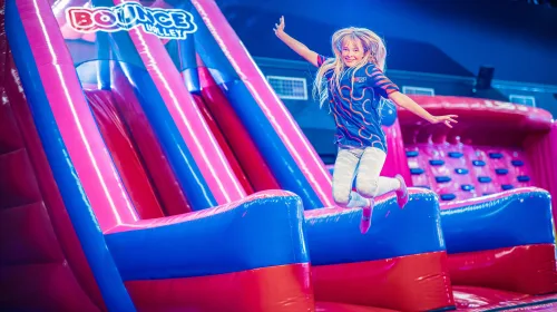 Influencer Mees van Dam opent zaterdag Bounce Valley Houten