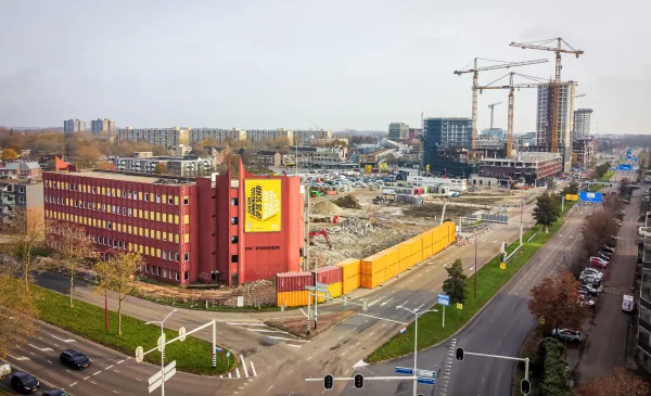 Zeecontainers op de A.C. Verhoefweg