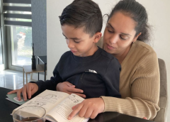 Hoogbegaafde Omar (7) uit Nieuwegein zit al ruim een jaar thuis: ‘Hij vond geen aansluiting meer’