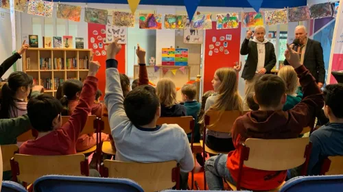 Eerste schoolbibliotheek feestelijk geopend