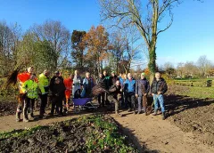 Succesvolle aanplantdag eetbaar landschap in het Natuurkwartier