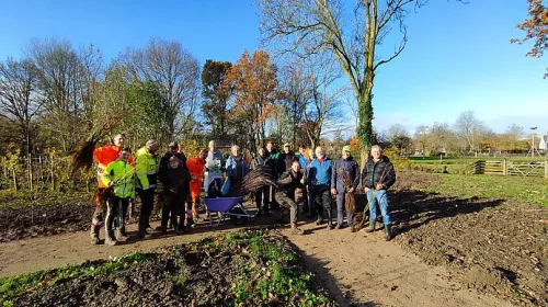 Succesvolle aanplantdag eetbaar landschap in het Natuurkwartier