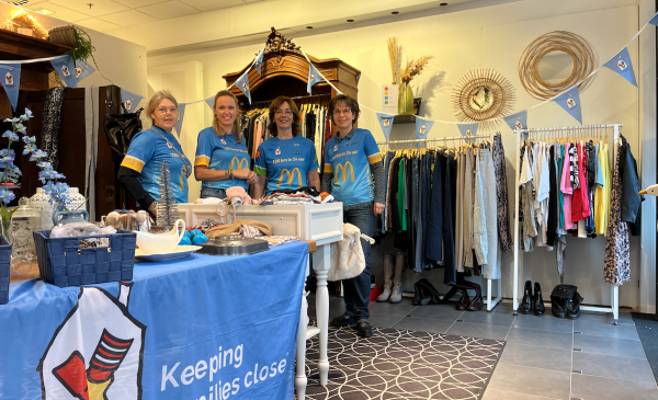 The Closet Sale kersteditie voor het Ronald McDonald Huis op City