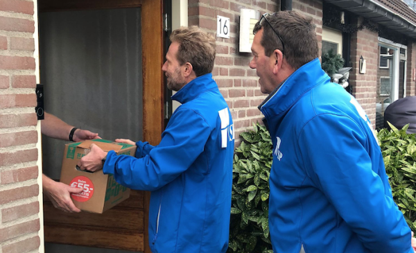 VSP verrast bewoners met een kerstpakket