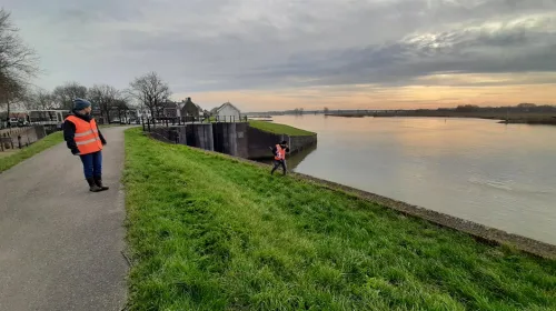Waterschap inspecteert 55 km Lekdijk te voet