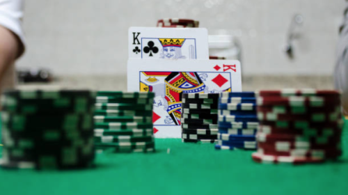 Hoe word je een Bluf Meester in Online Kaartspelen?