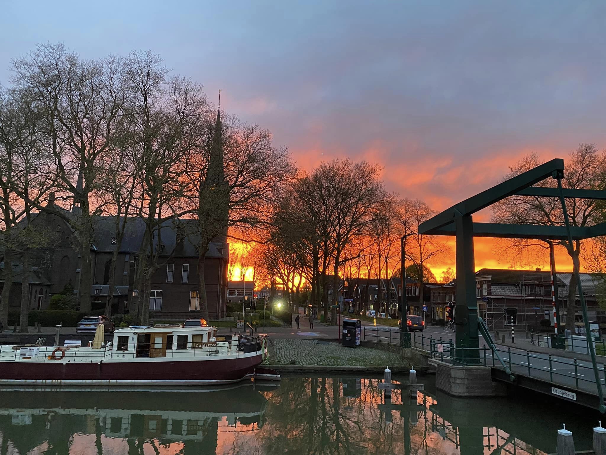 Saharazand levert spectaculaire zonsondergang op boven Vreeswijk