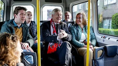 Een feestelijke rit ter ere van de tweede Wijkbus Vreeswijk