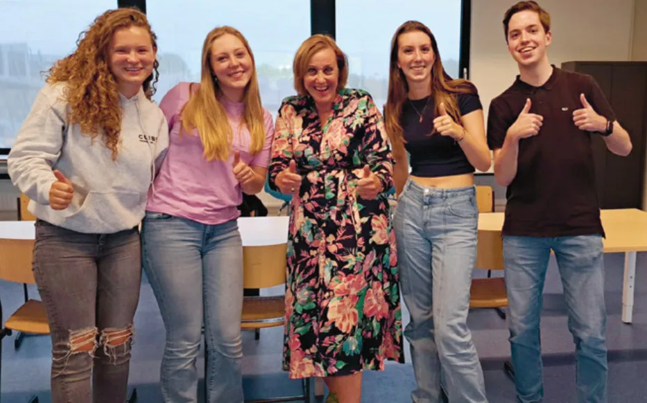 Ellie Eggengoor met jonge ondernemers