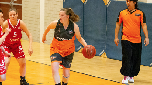 Nieuwegeinse Miriam Benjamins legt de bal definitief in de kast!