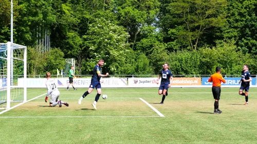 SV Parkhout wint derby en wint uit met 3-4 van Houten