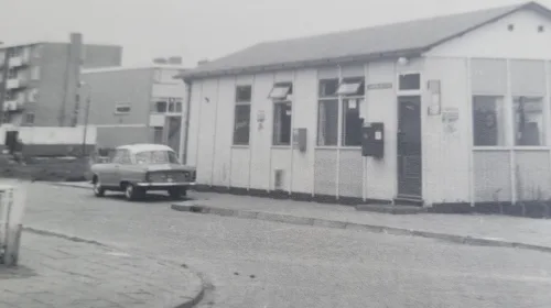 Toen & Nu: ‘Het oude postkantoortje aan de Zwanenburgstraat in Jutphaas’