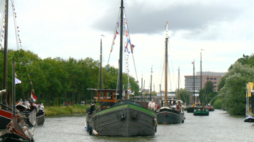 Grote Zomermarkt in Vreeswijk tijdens groots schepenspektakel