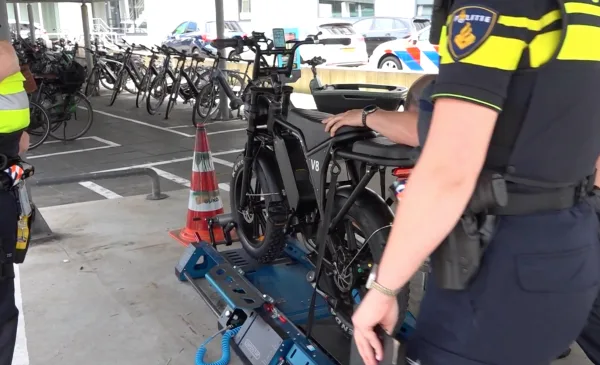 Nieuwegein wil maatregelen tegen opgevoerde/gasaangedreven fatbikes