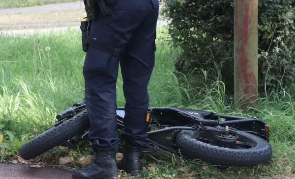 Fatbiker gewond na botsing met auto op kruising A.C. Verhoefweg