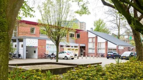 Kledingbank dreigt dakloos: “We helpen honderden gezinnen, maar straks niemand meer”