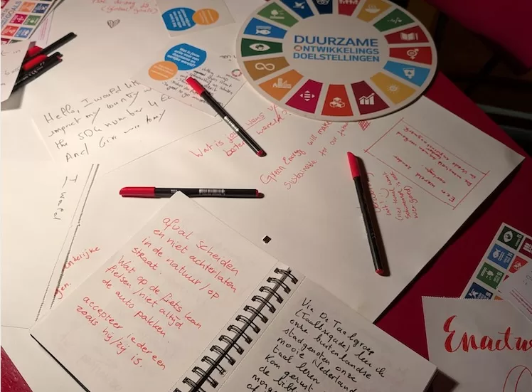 Tekst in jurk Victorine Pasman