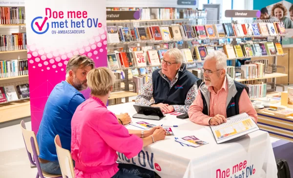 Nieuwe OV-pas uitgelegd in Stadshuis Nieuwegein, gratis hulp bij overstappen op OVpay