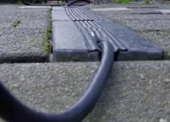 Onderzoek in Nieuwegein naar thuisladen elektrische auto via een kabelgoot
