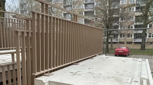 Project ‘Nijpelsplantsoen’ van start gegaan met plaatsen nieuwe balkon- en galerijhekken