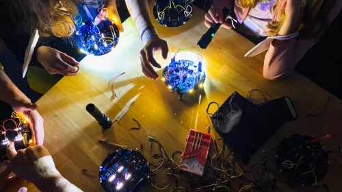 Verken mediakunst en digitale creativiteit tijdens Piece of Code in de bieb