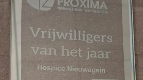 Gewonnen Award ‘Vrijwilliger van het Jaar’ krijgt mooi plekje in het Hospice van Nieuwegein