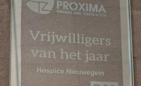 Gewonnen Award ‘Vrijwilliger van het Jaar’ krijgt mooi plekje in het Hospice van Nieuwegein