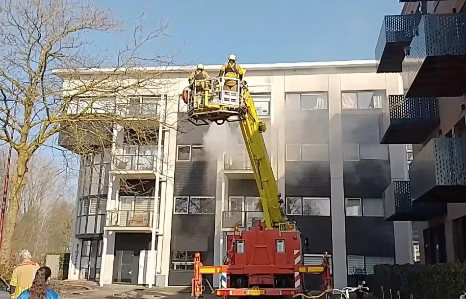 Flatbrand Krijtwal onder controle, appartement flink beschadigd