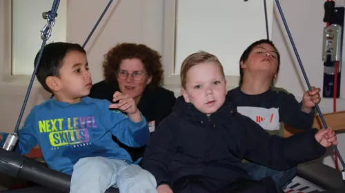 Burgemeester helpt bij Reinaerde Skippy tijdens NLdoet